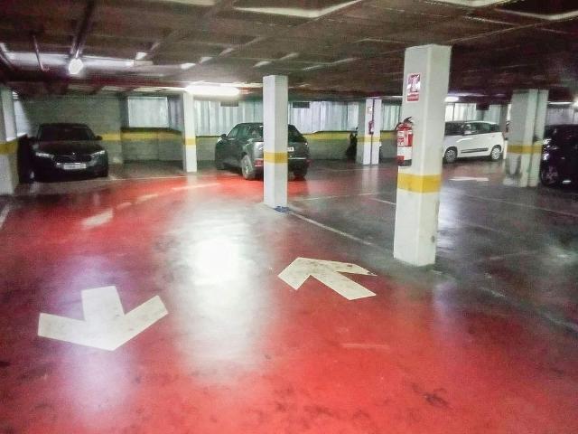 Garaje en venta en avenida De Madrid, Barcelona, de 10 m² por 23.000