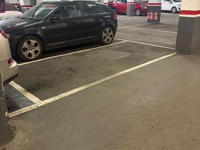 Garaje en venta en avenida De Sant Salvador, Badalona, de 15 m² por 16.000