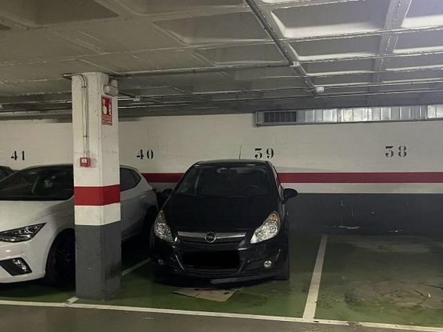 Garaje en venta en avenida De Santa Coloma, Santa Coloma de Gramanet, de 12 m² por 22.500