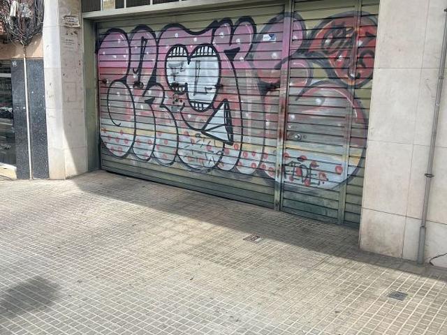 Garaje en venta en avenida De Salvador Allende, Cornellà de Llobregat, de 15 m² por 30.000