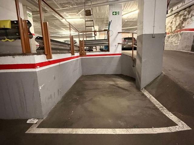 Garaje en venta en avenida Del Paral·Lel, Barcelona, de 9 m² por 14.000