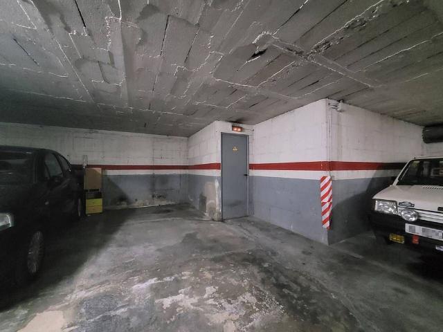 Garaje en venta en avenida Dels Països Catalans, Vic, de 30 m² por 12.300