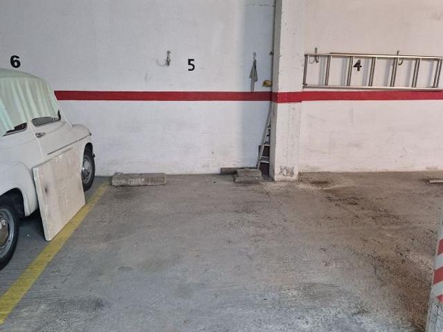 Garaje en venta en avenida Perú, Olot, por 7.500