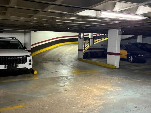Garaje en venta en Badalona, de 11 m² por 6.210