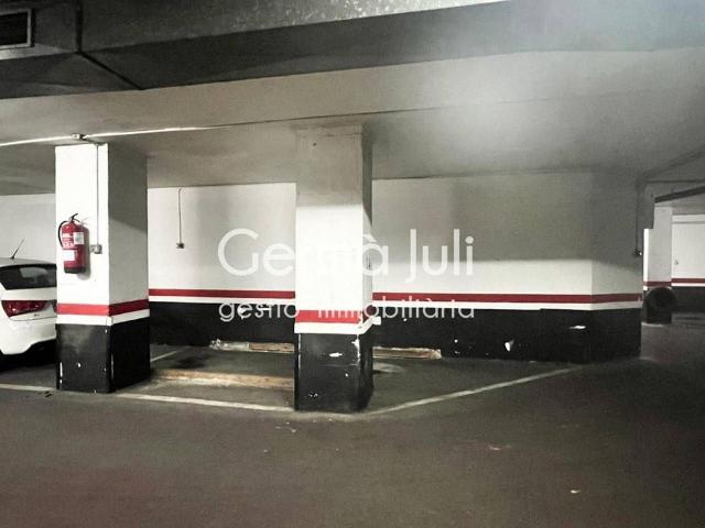 Garaje en venta en Badalona, de 5 m² por 11.500