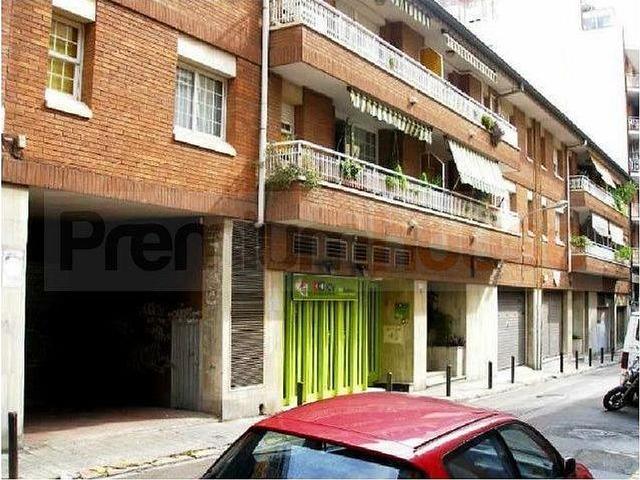 Garaje en venta en calle De Francesc Macià, Badalona, por 30.000