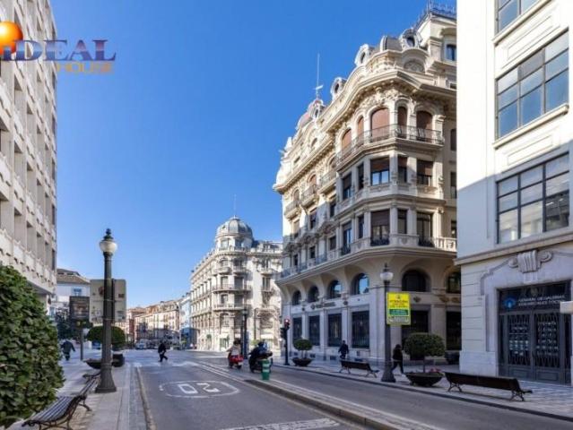 Garaje en venta en Granada, Gran via