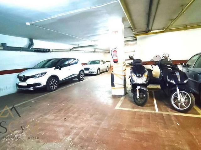 Garaje en venta en Esplugues de Llobregat, de 12 m² por 15.500