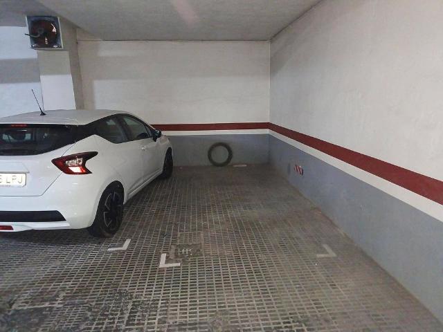 Garaje en venta en Hospitalet de Llobregat, L´, de 15 m² por 17.900