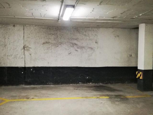 Garaje en venta en calle De Calderón, Sabadell, de 11 m² por 13.000