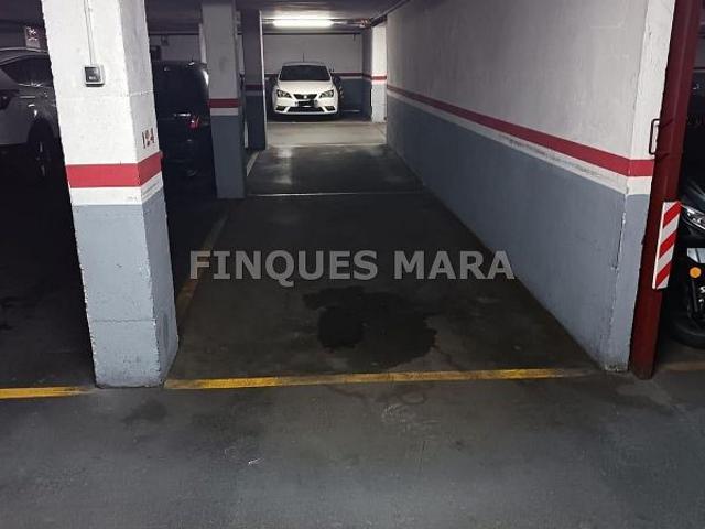 Garaje en venta en calle De Pau Claris, Sant Boi de Llobregat, de 12 m² por 9.900