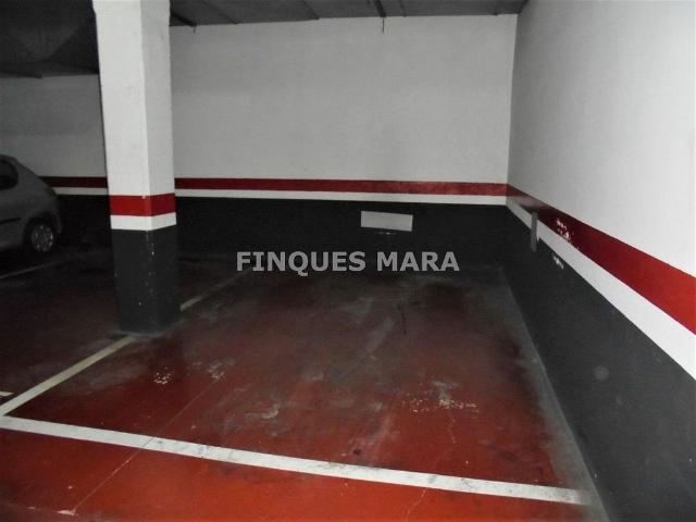 Garaje en venta en calle Enric Granados, Sant Boi de Llobregat, de 9 m² por 15.900
