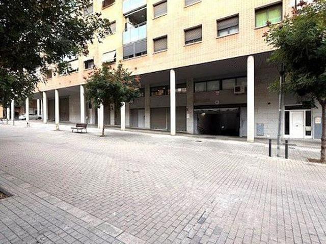 Garaje en venta en Sant Boi de Llobregat, de 12 m² por 18.000