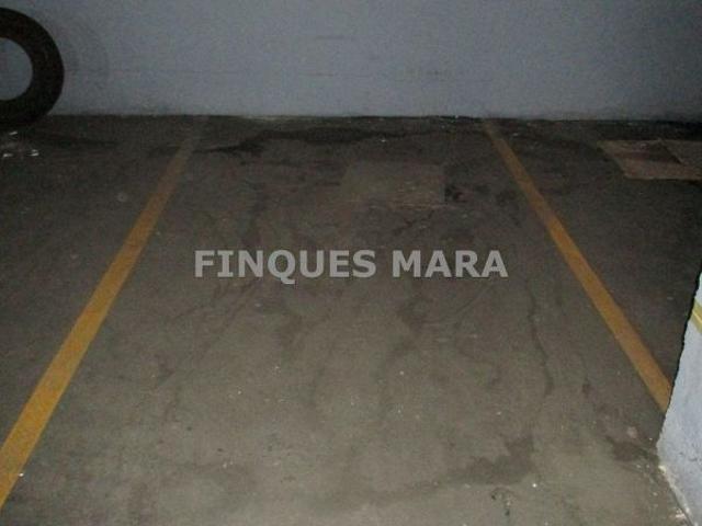 Garaje en venta en calle De la Cerdanya, Sant Boi de Llobregat, de 14 m² por 27.000