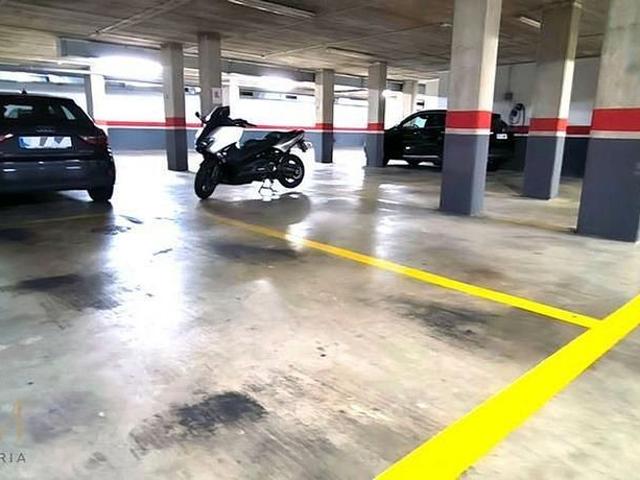 Garaje en venta en Sant Joan Despí, de 15 m² por 17.000