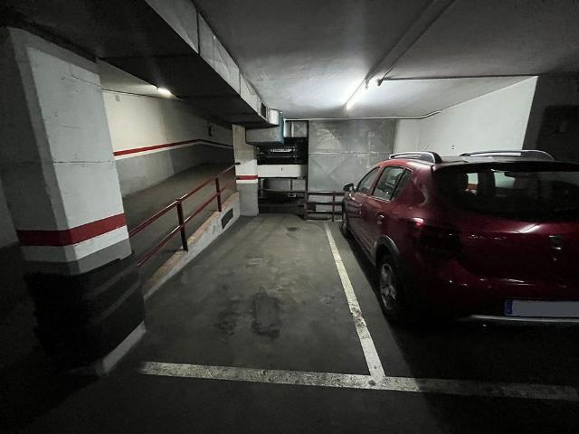 Garaje en venta en Santa Coloma de Gramanet, de 10 m² por 16.500