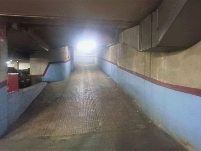 Garaje en venta en Santa Coloma de Gramanet, de 7 m² por 16.400