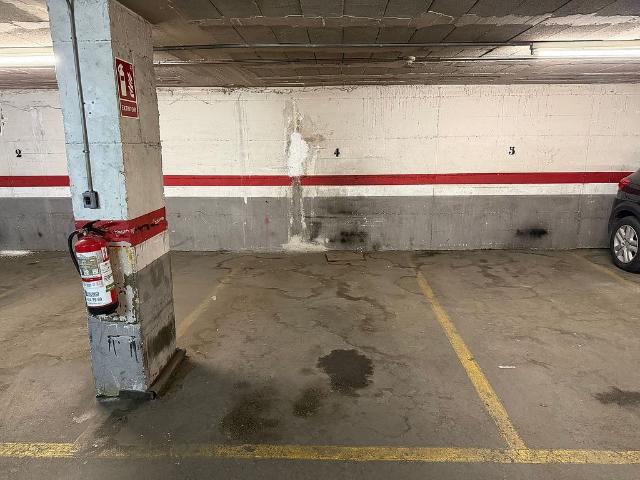 Garaje en venta en pasaje Milà i Fontanals, Badalona, de 10 m² por 9.990