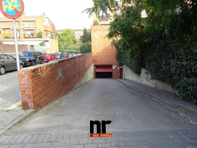 Garaje en venta en pasaje Del Celler, Ripollet, de 11 m² por 11.000