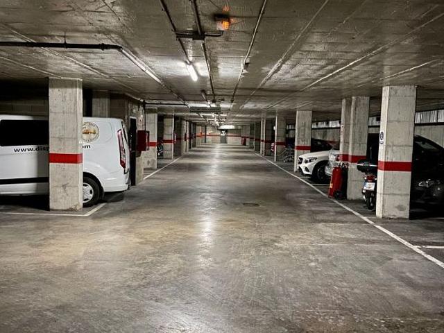 Garaje en venta en paseo De Garcia Fària, Barcelona, de 13 m² por 26.000