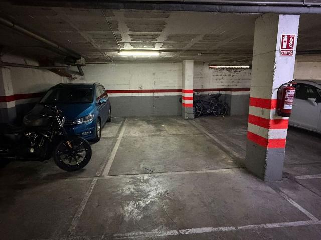 Garaje en venta en paseo De Llorenç Serra, Santa Coloma de Gramanet, de 17 m² por 27.900