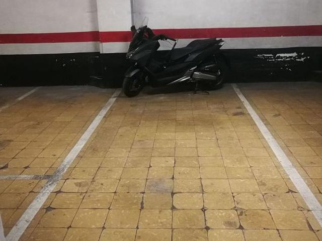 Garaje en venta en plaza De Castilla Barcelona, Barcelona, de 18 m² por 30.000