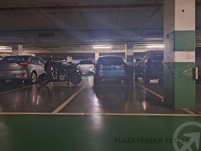 Garaje en venta en plaza De Ferran Reyes, Barcelona, de 11 m² por 12.500
