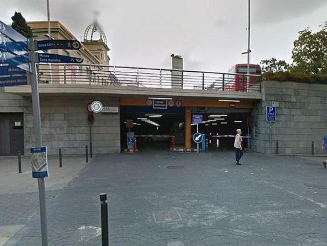 Garaje en venta en plaza De la Vila, Santa Coloma de Gramanet, por 11.000