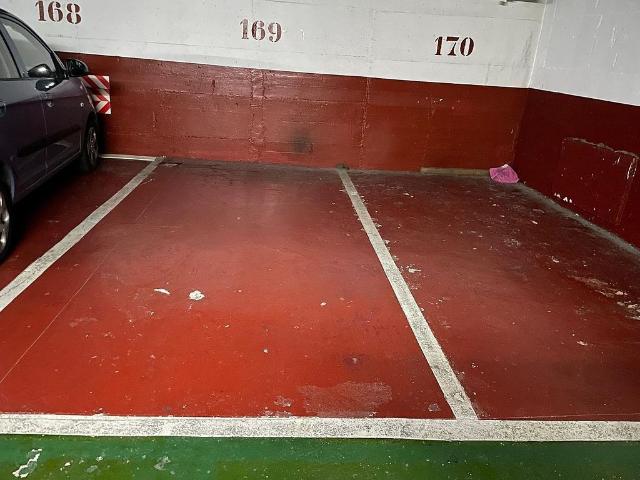 Garaje en venta en Cornellà de Llobregat, de 19 m² por 7.500
