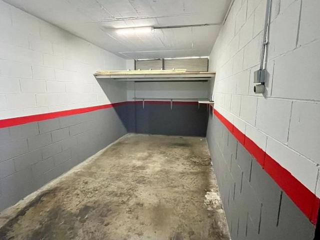 Garaje en venta en Prat de Llobregat, El, de 18 m² por 43.000