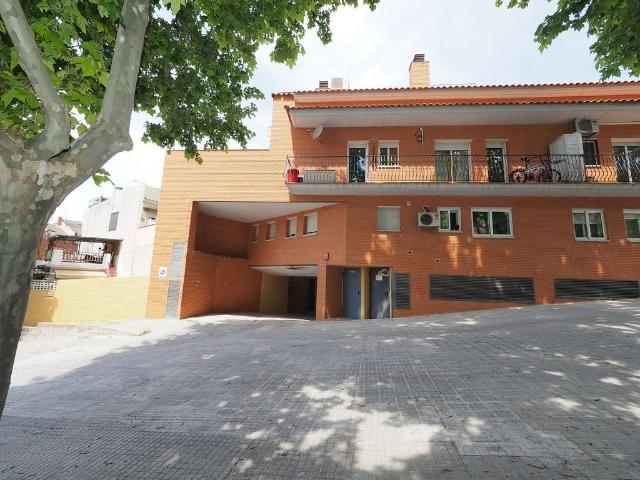 Garaje en venta en Rubí, de 12 m² por 2.000