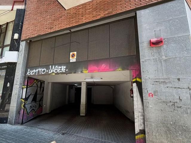 Garaje en venta en travesía De Les Corts, Barcelona, de 12 m² por 14.900