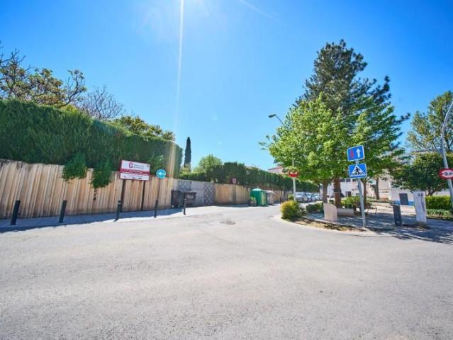 Garaje en venta en Zubia, Centro