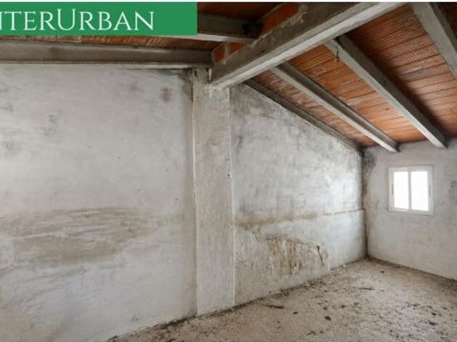 ¿Garaje, loft o casa? Tú decides. 70 m2 de posibilidades en Llíria
