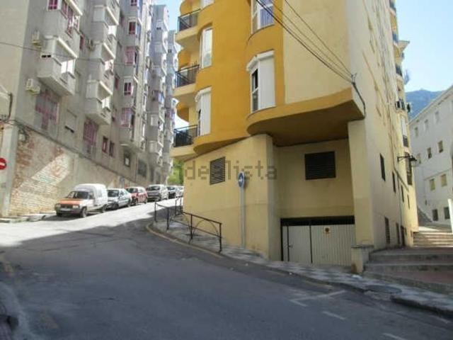 Garaje, Loja