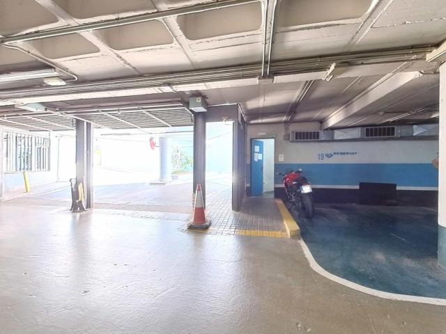 El parking más grande de la Plaza de las Palmeras Sant Andreu