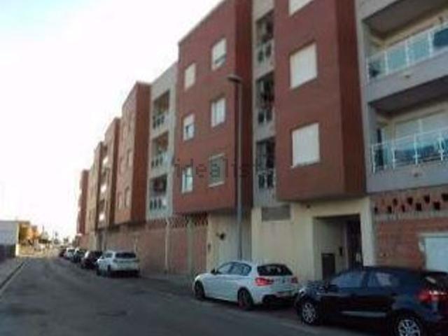 Garaje, Pilar de la Horadada