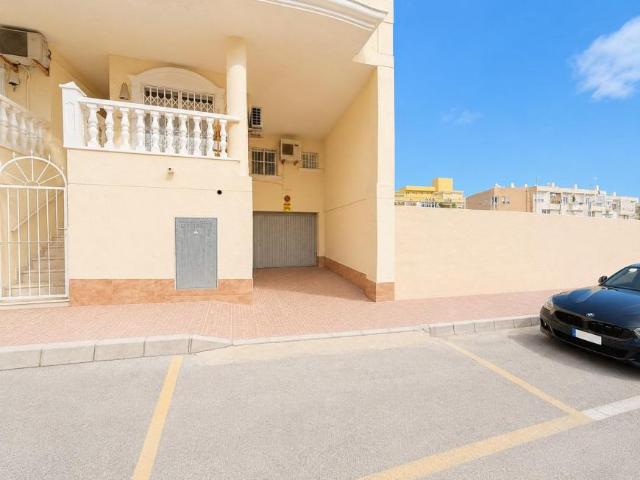 Garajes/Estacionamento TORREVIEJA ALICANTE ES104754218