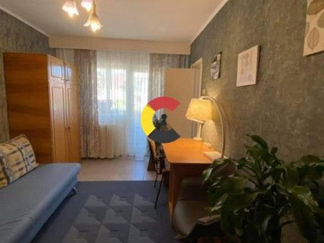Garaoniera cu balcon în cart Zorilor, 17 minute pe jos de UMF