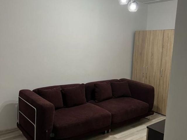 Garaoniera strada titan postavarului
