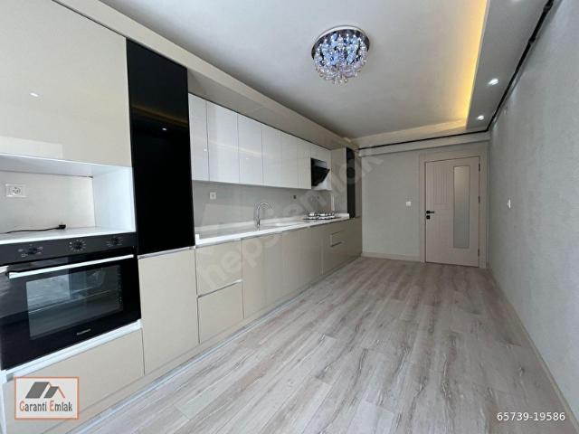 GARANTİ EMLAK'TAN FULL YAPILI CADDEYE YAKIN 3+1 SATILIK DAİRE