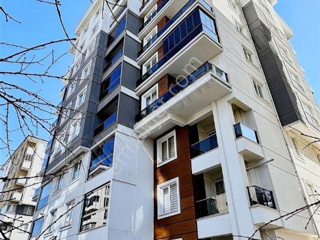 Garanti Emlak'tan Kastamal Yakını Cadde Üzeri Eşyalı 1+1 Daire