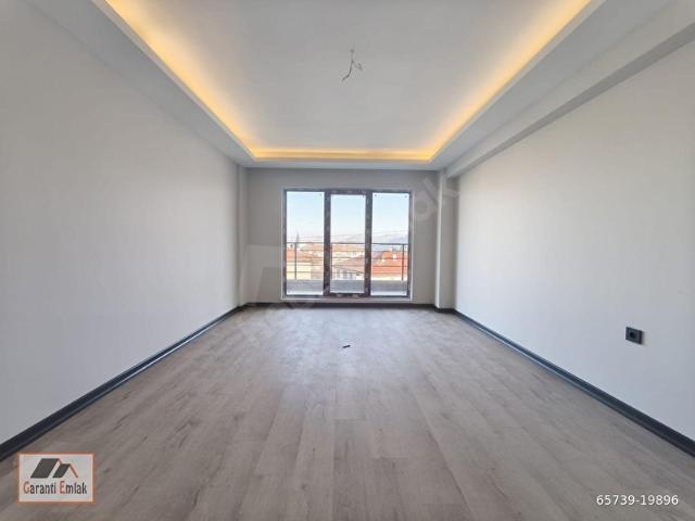 GARANTİ EMLAK'TAN SATILIK 3+1 YERDEN ISITMALI FULL YAPILI DAİRE