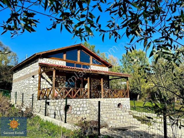 Garanti Emlak'tan, 1.770 M² İmarlı Arsa İçinde, Satılık *taş Ev