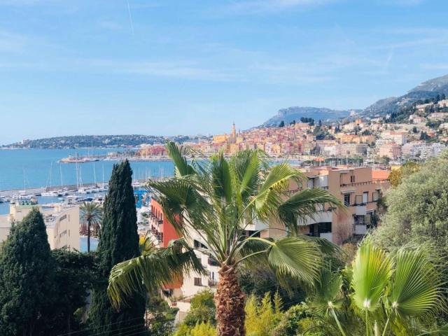 GARAVAN 2 PIECES DERNIER ETAGE VUE MER