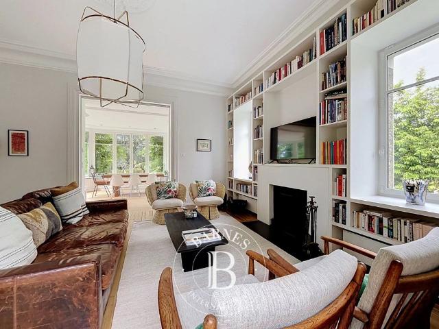 Garches, Maison 7 Chambres 298 m² en location
