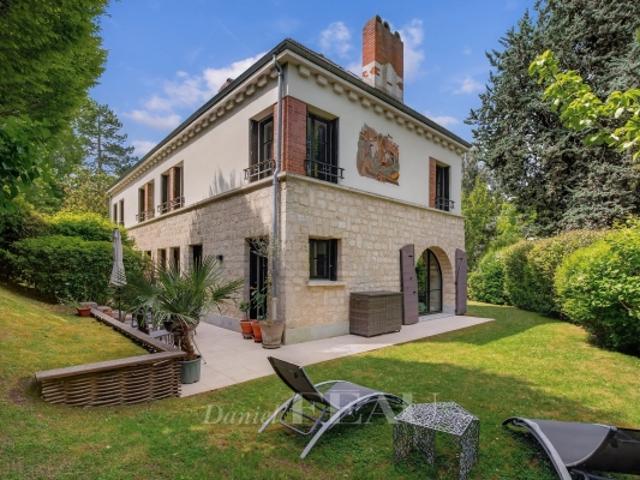 Garches Domaine privé avec piscine Maison, 4 chambres