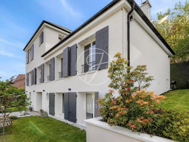 Garches – PARC DE CRAON – Maison 6 pièces – 232,5 m² Terrain 480m²