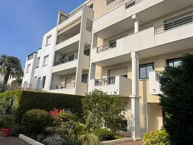 Garches 92380 Achat / Vente appartement 4 pièces t4 cave parking
