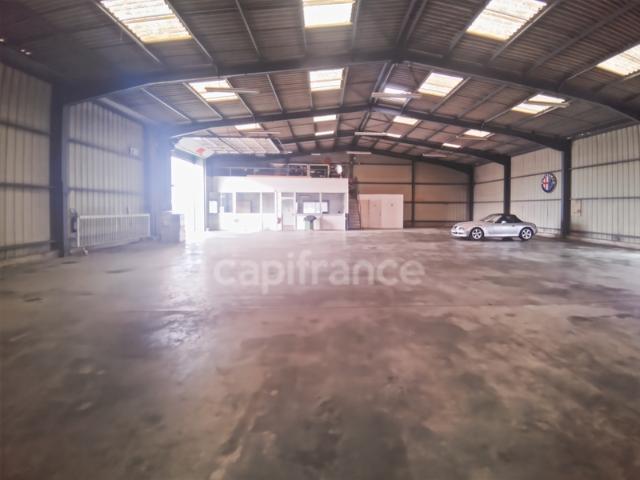 GARD 30 BEAUCAIRE 30300 LOCAL A LOUER ~550 m2 terrain possible 1.3ha, flux constant Emplacement N°1